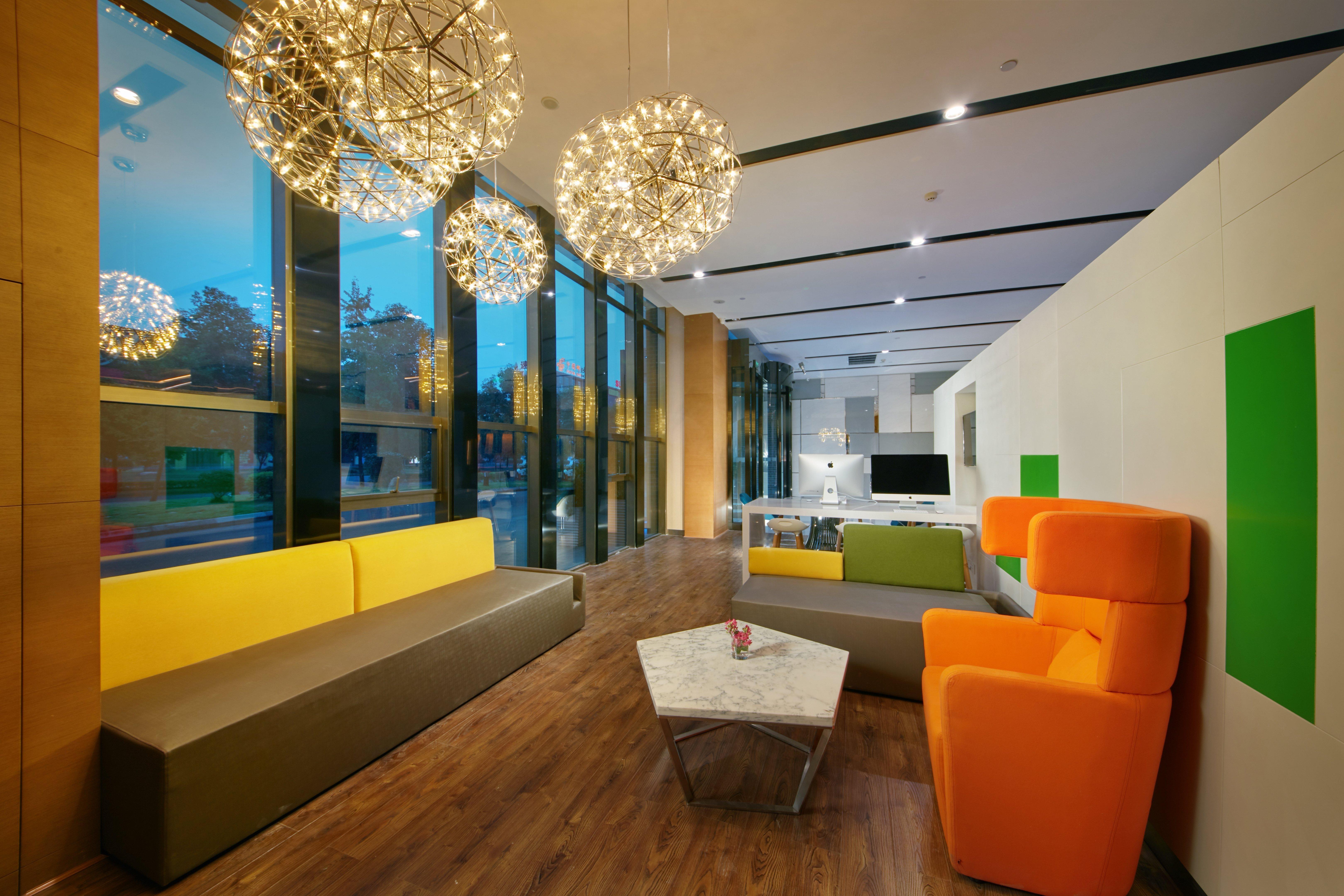 Holiday Inn Express Leshan City Square By Ihg High Speed Rail And Leshan Giant Buddha Exterior foto